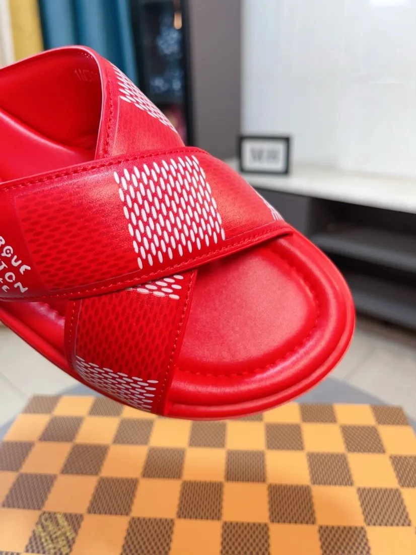 Men's shoes 💰340🌹🌹 (lv-Louis Vuitton) New men's slippers, high-end boutique, exquisite embossed logo decoration on the upper, fine workmanship, super soft soles, casual, loose and comfortable, a must-have in summer! \nsize：38-44